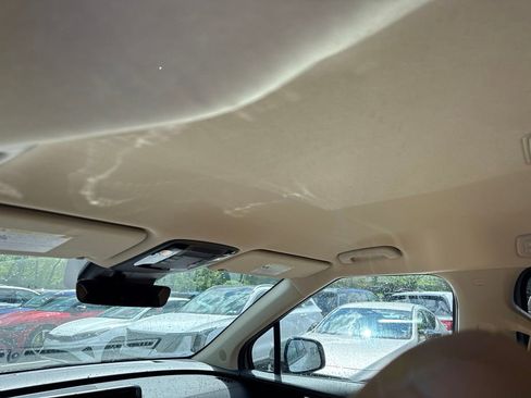 Used 2024 Kia Carnival EX FWD image 33