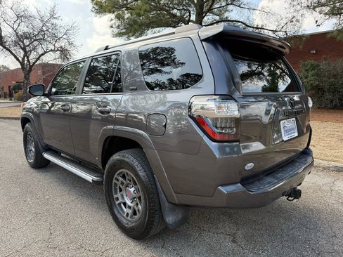 Used 2019 Toyota 4Runner SR5 Premium image 3