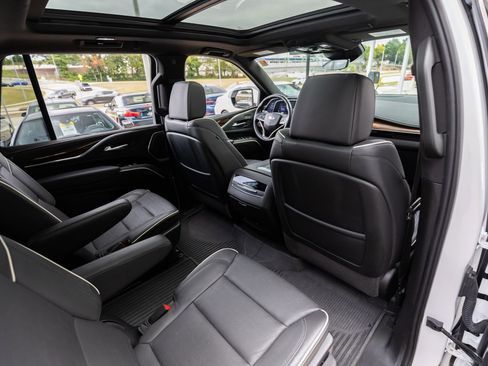 Used 2023 Cadillac Escalade Premium Luxury image 25