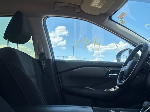 Certified 2025 Nissan Rogue SV FWD image 26