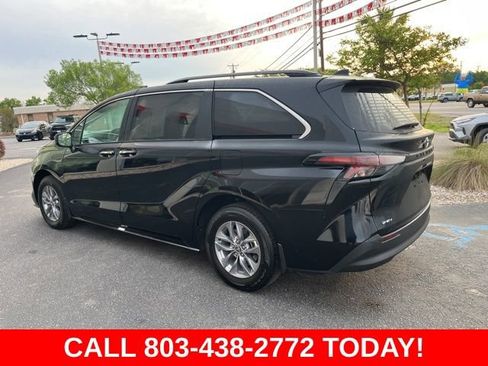 Used 2025 Toyota Sienna XLE FWD image 37