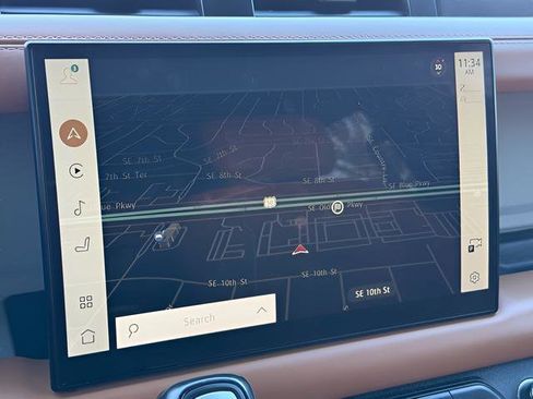 Used 2023 Land Rover Defender 130 SE image 12