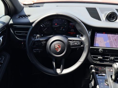 Certified 2025 Porsche Macan image 15