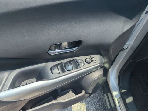 Used 2019 Nissan Kicks SR w/ SR Premium Package FWD image 19