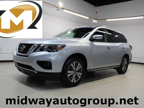 Used 2020 Nissan Pathfinder SL image 1