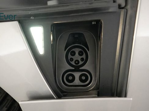 Used 2023 Lucid Air Touring image 10