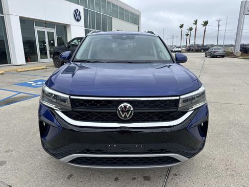 Used 2024 Volkswagen Taos SE FWD image 2