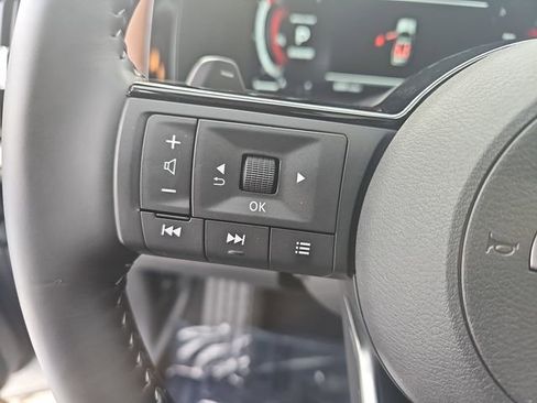 Used 2025 Nissan Pathfinder Platinum image 18