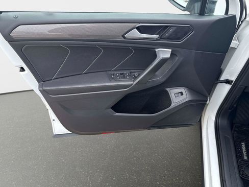 Used 2022 Volkswagen Tiguan SE image 18