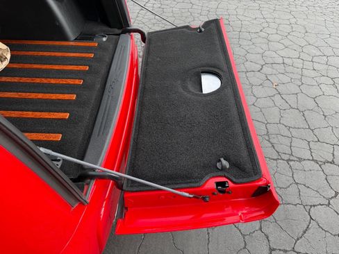 Used 2004 Chevrolet SSR w/ Preferred Equipment Group RWD image 16