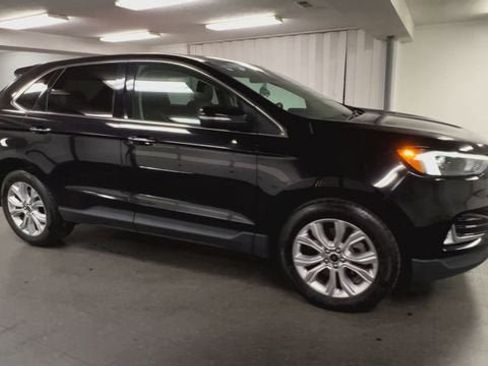 Used 2024 Ford Edge Titanium image 2