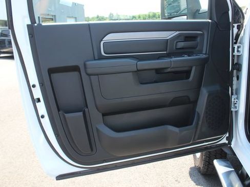 Used 2024 RAM 5500 Tradesman AWD/4WD image 18