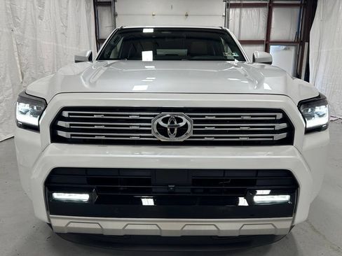 Used 2025 Toyota 4Runner Limited AWD/4WD image 2