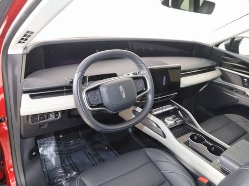 Used 2025 Lincoln Nautilus Premier image 26