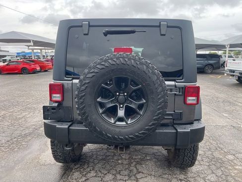 Used 2016 Jeep Wrangler Unlimited Rubicon w/ Connectivity Group AWD/4WD image 6