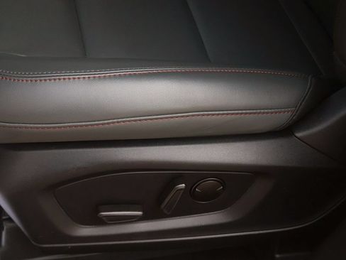 Used 2025 Ford Explorer Active w/ Active Comfort Package RWD image 17