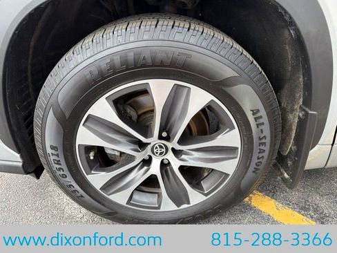 Used 2023 Toyota Highlander XLE AWD/4WD image 31