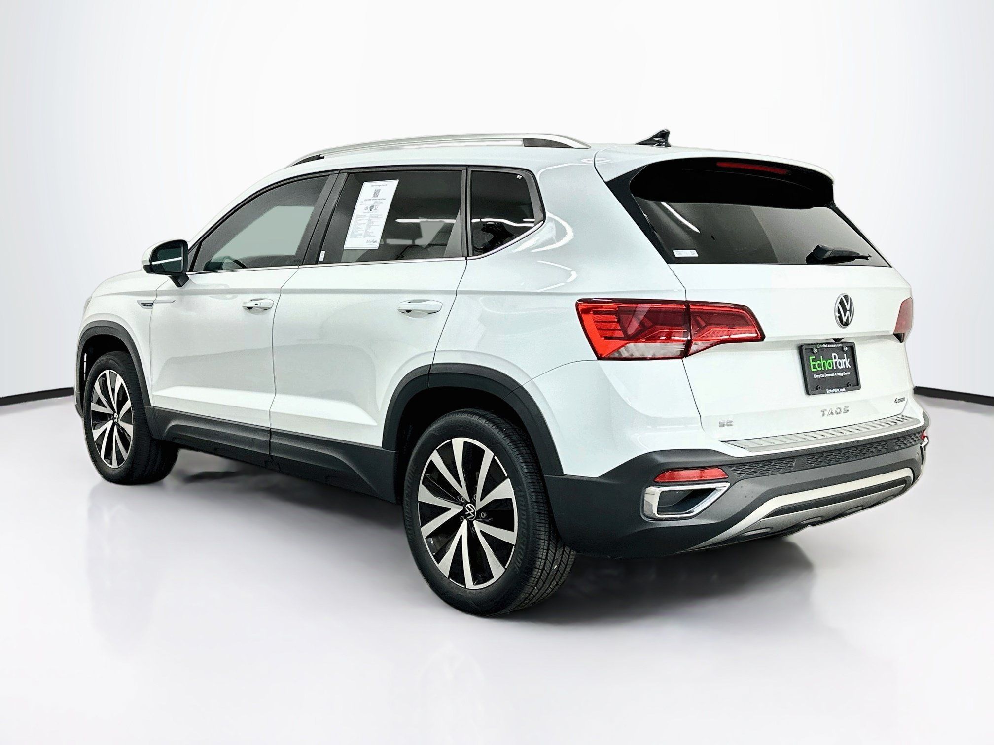 Used 2023 Volkswagen Taos SE w/ Panoramic Sunroof Package AWD/4WD image 5