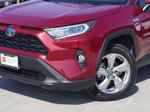 Used 2021 Toyota RAV4 XLE Premium AWD/4WD image 6