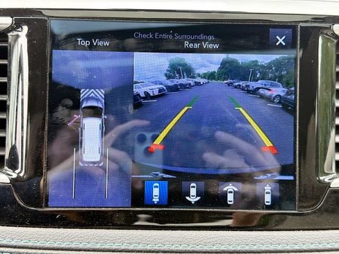 Used 2017 Chrysler Pacifica Platinum FWD image 16