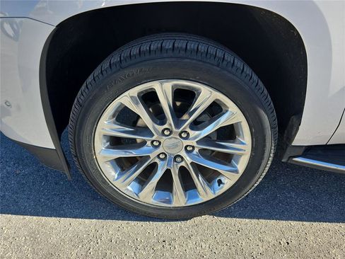 Used 2018 Cadillac Escalade Luxury image 13