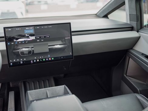 Used 2026 Tesla Cybertruck AWD Crew Cab image 9