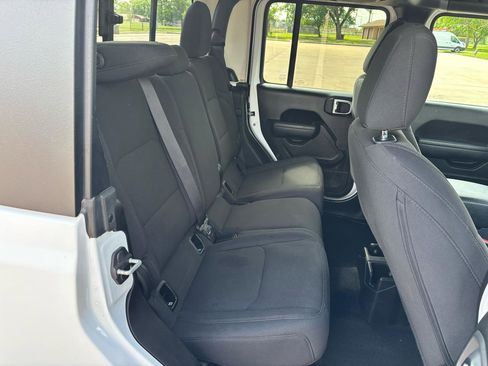 Used 2023 Jeep Gladiator Sport AWD/4WD image 9