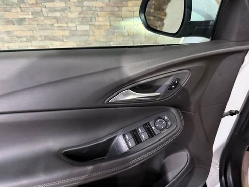 Used 2025 Buick Encore GX Preferred image 12