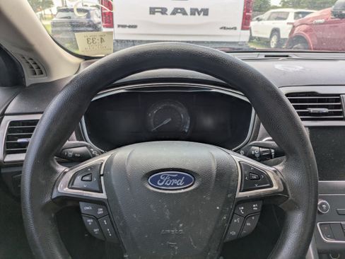 Used 2020 Ford Fusion SE FWD image 21
