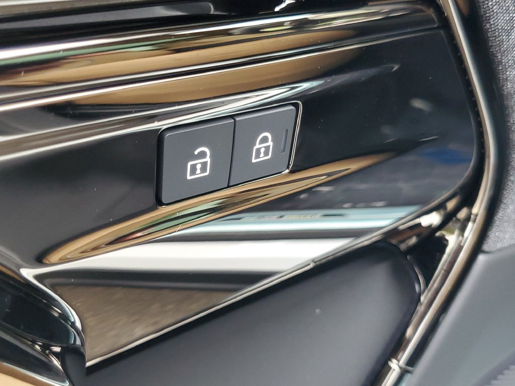 New 2027 Land Rover Range Rover Sport SE AWD/4WD image 10