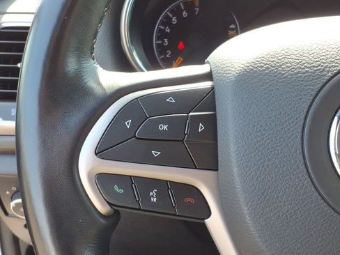 Used 2022 Jeep Grand Cherokee Laredo X AWD/4WD image 16