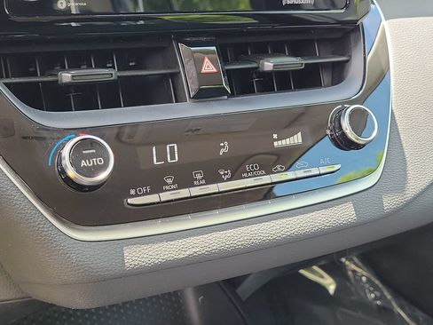 Used 2022 Toyota Corolla LE FWD image 23