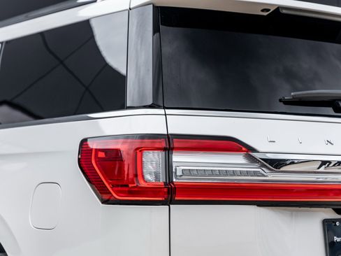 Used 2019 Lincoln Navigator L Reserve image 12