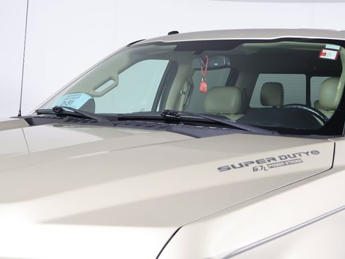 Used 2017 Ford F250 Lariat w/ Lariat Value Package image 13