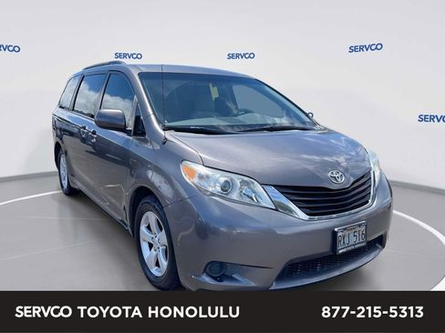 Used 2013 Toyota Sienna LE FWD image 1