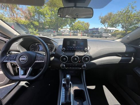 Used 2025 Nissan Sentra SV FWD image 31