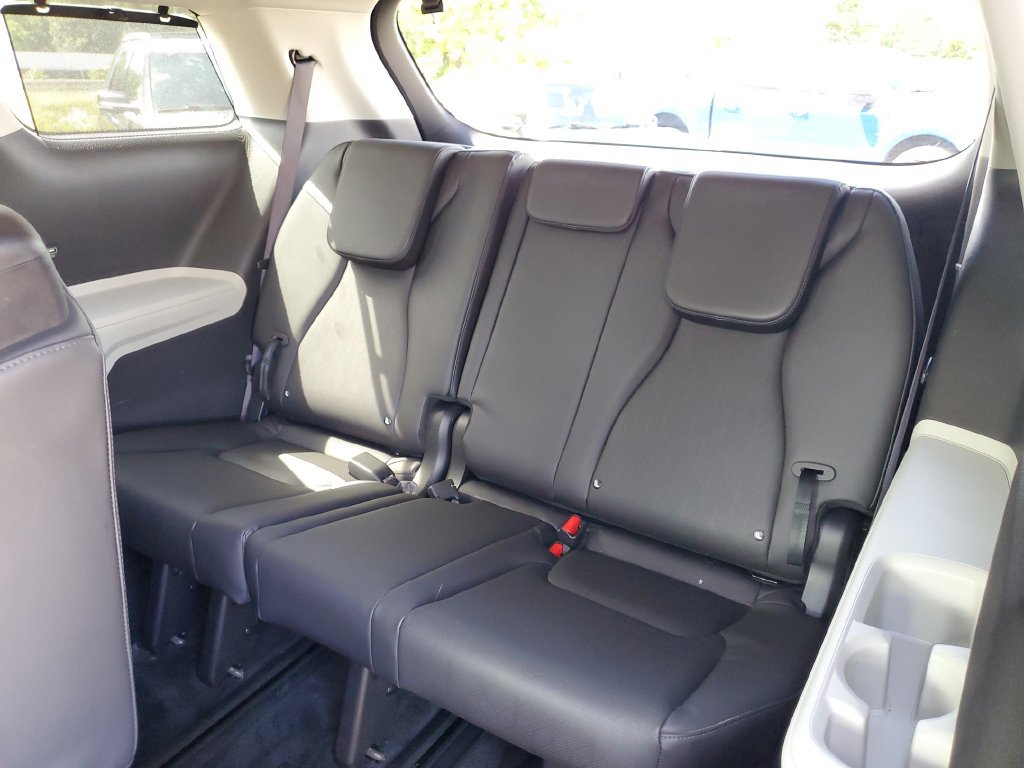 Used 2024 Kia Carnival EX FWD image 16