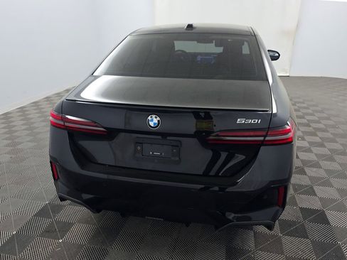 Used 2025 BMW 530i w/ M Sport Package RWD image 4