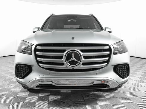 Used 2024 Mercedes-Benz GLS 450 4MATIC image 2