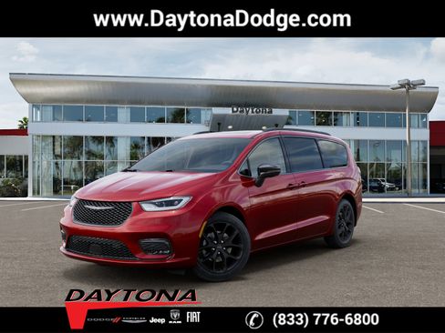 New 2026 Chrysler Pacifica Limited w/ S Appearance Package FWD image 1