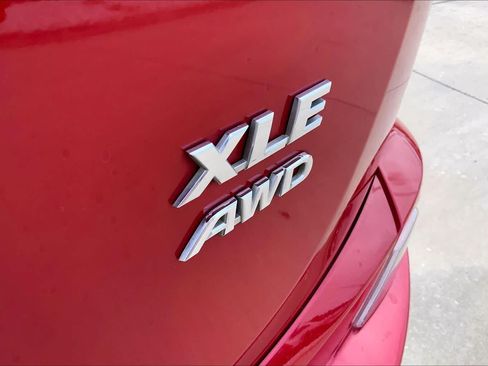 Used 2017 Toyota RAV4 XLE AWD/4WD image 10