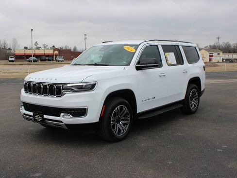 Used 2024 Jeep Wagoneer Series II image 4