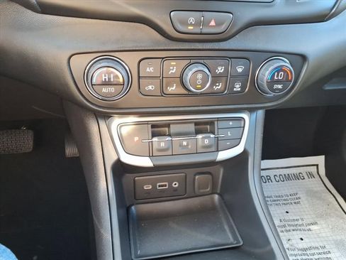 Used 2024 GMC Terrain SLE w/ Driver Convenience Package image 14