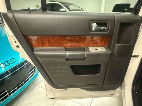 Used 2009 Ford Flex Limited image 17