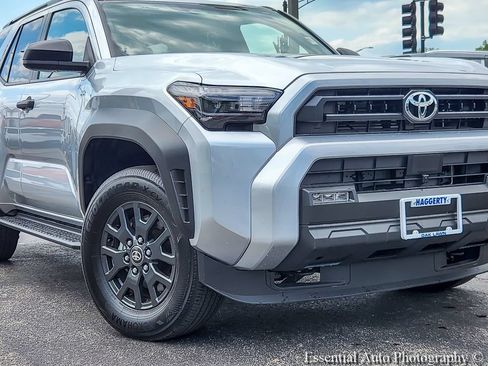 Used 2025 Toyota 4Runner SR5 AWD/4WD image 2
