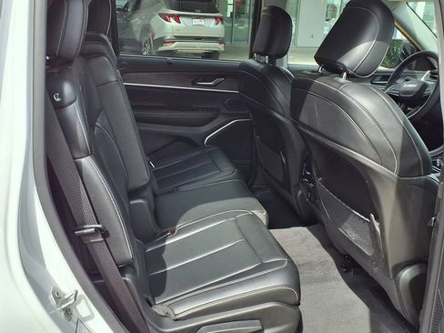 Used 2023 Jeep Grand Cherokee L Limited w/ Luxury Tech Group II RWD image 14