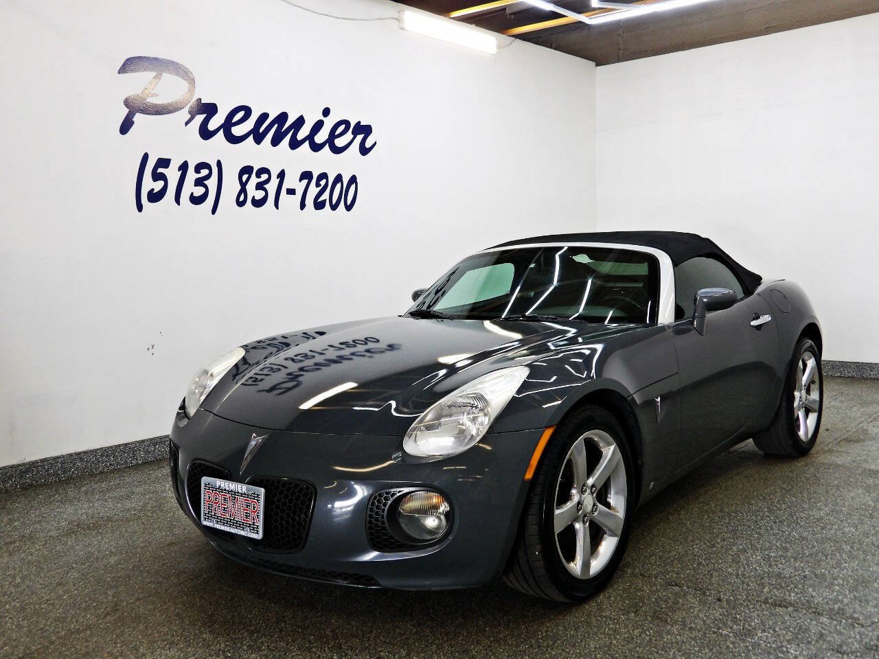 Used 2008 Pontiac Solstice GXP w/ Premium Package RWD image 2