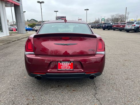 Used 2023 Chrysler 300 C image 4