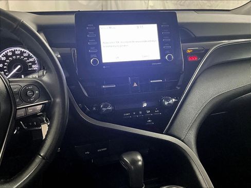 Used 2024 Toyota Camry SE image 18