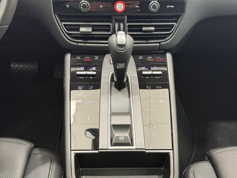 New 2025 Porsche Macan image 15